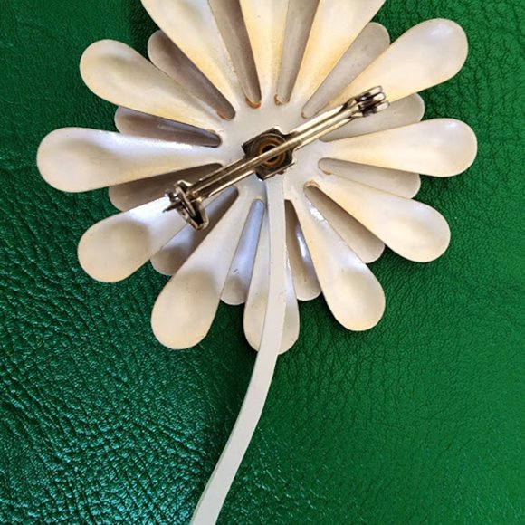 Vintage/Retro Daisy Flower Brooch - Picture 4 of 5